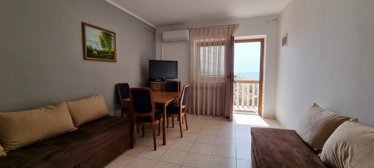 Apartments Real - 10 M From Sea Medolino Esterno foto